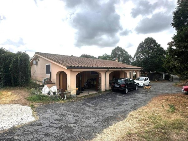 casa indipendente in affitto a Roma in zona Valle Muricana