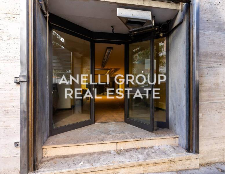 locale commerciale in affitto a Roma in zona Trevi-Colonna