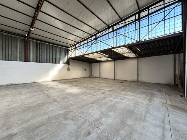 locale commerciale in affitto a Roma in zona EUR