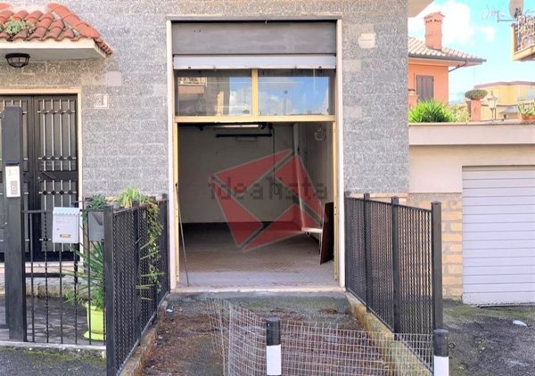 locale commerciale in affitto a Roma in zona Finocchio