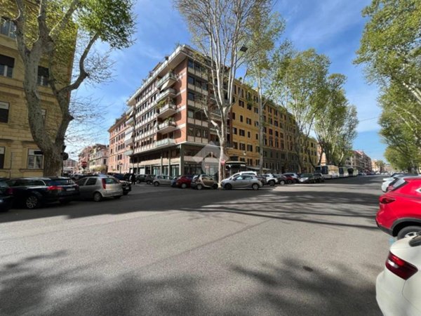 negozio in affitto a Roma