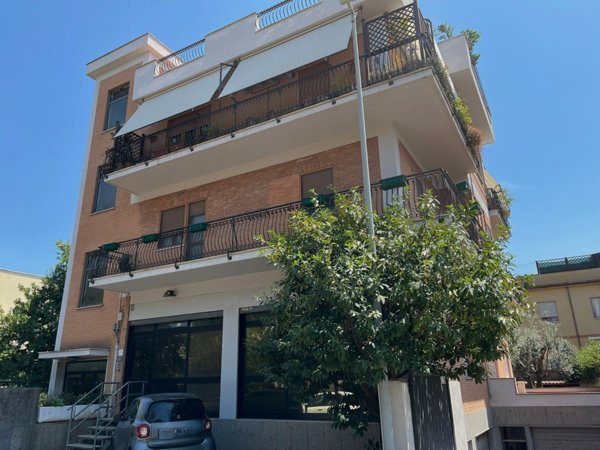 ufficio in affitto a Roma in zona Casal Morena