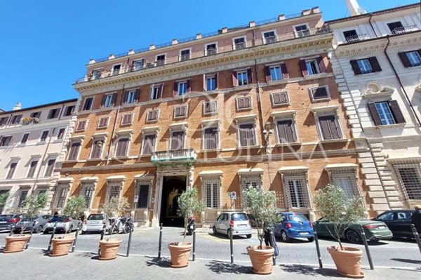 locale di sgombero in affitto a Roma in zona Rione Monti/Campitelli