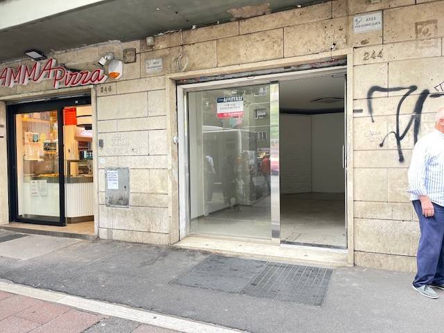 negozio in affitto a Roma in zona Ostiense