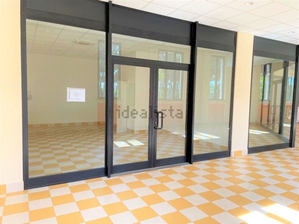 locale commerciale in affitto a Roma in zona Ostia