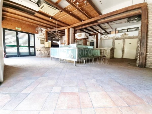 negozio in affitto a Roma in zona Ostia