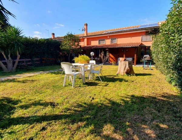 casa indipendente in affitto a Roma in zona Valle Santa