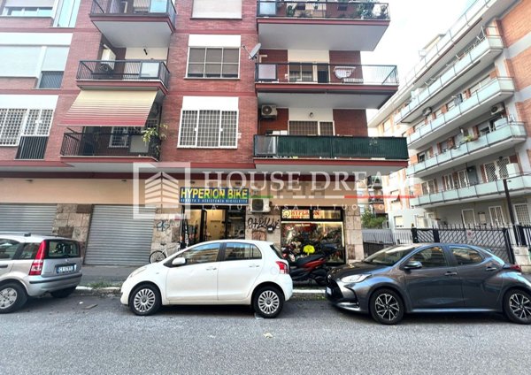 negozio in affitto a Roma in zona Don Bosco
