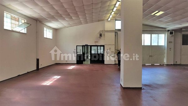 locale di sgombero in affitto a Roma in zona Appio Latino