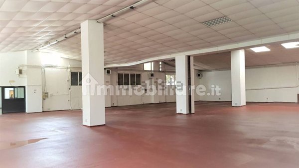 locale di sgombero in affitto a Roma in zona Appio Latino
