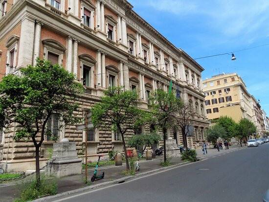negozio in affitto a Roma in zona Ludovisi/Sallustiano