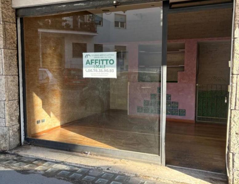 negozio in affitto a Roma in zona Appio Latino