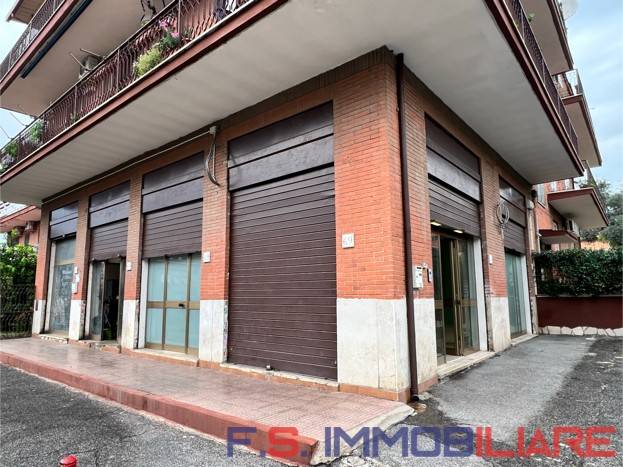 trivano in affitto a Roma in zona Colle Prenestino