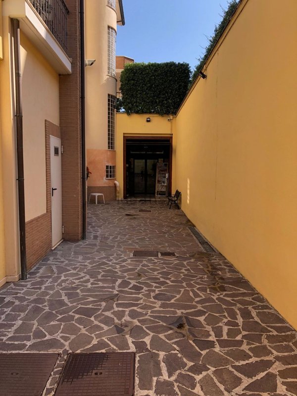 locale commerciale in affitto a Roma in zona Casal Morena