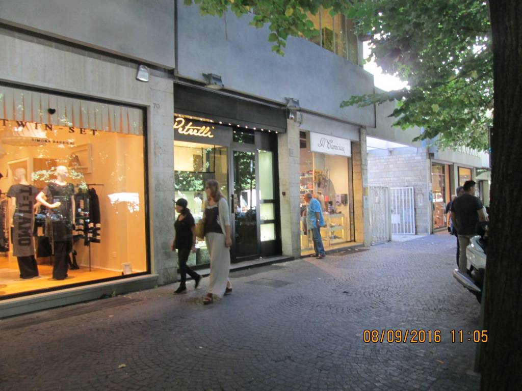 negozio in affitto a Roma in zona EUR