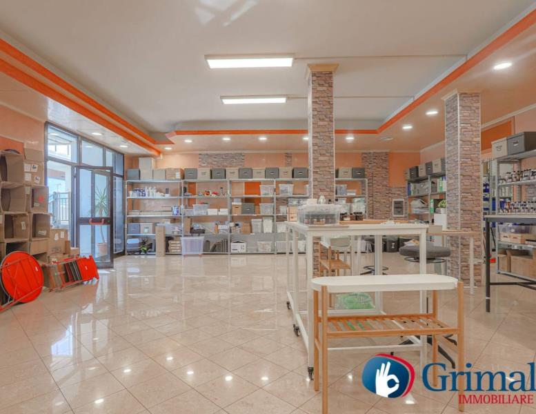 locale commerciale in affitto a Roma in zona Ardeatino