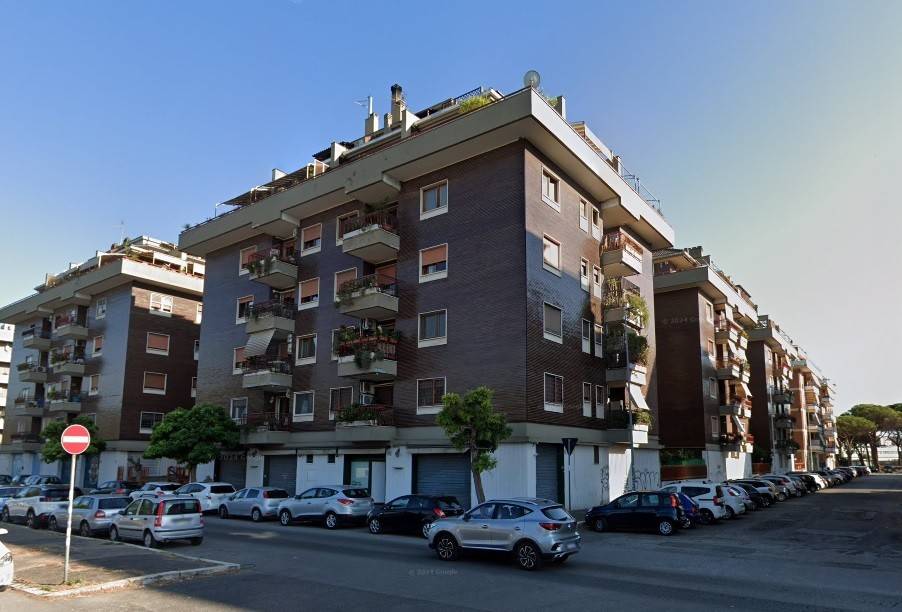negozio in affitto a Roma in zona Ostia