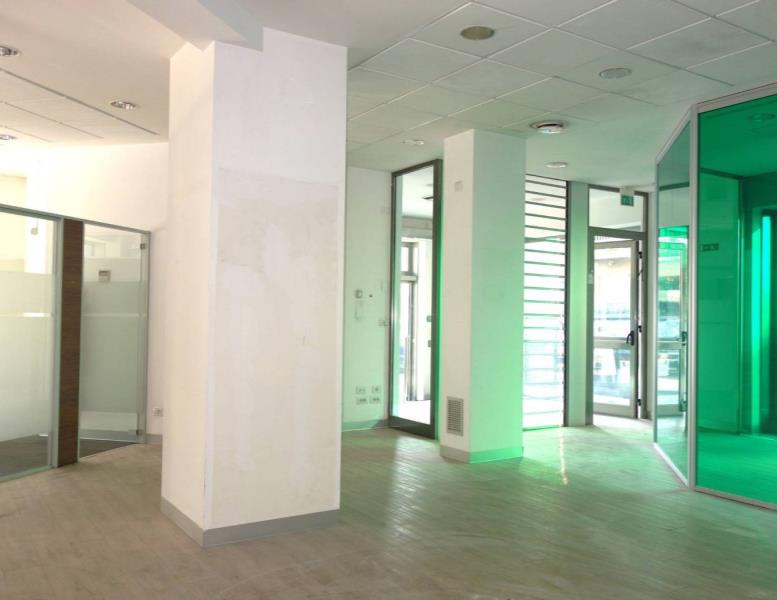 locale commerciale in affitto a Roma in zona Appio Latino