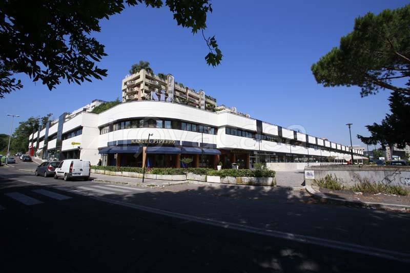 negozio in affitto a Roma in zona Torrino