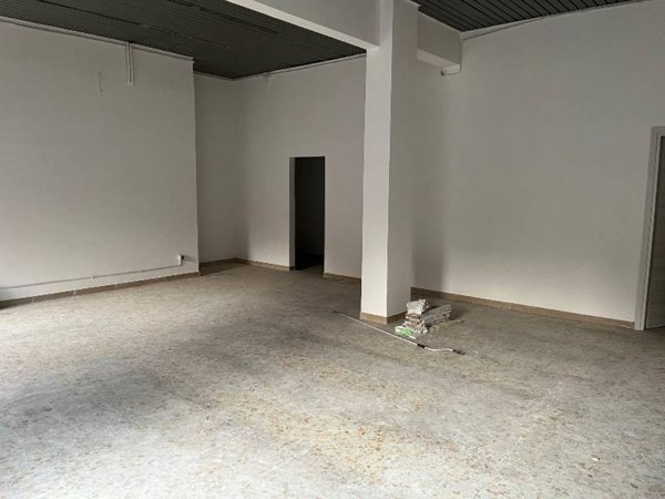 negozio in affitto a Roma in zona Torre Maura