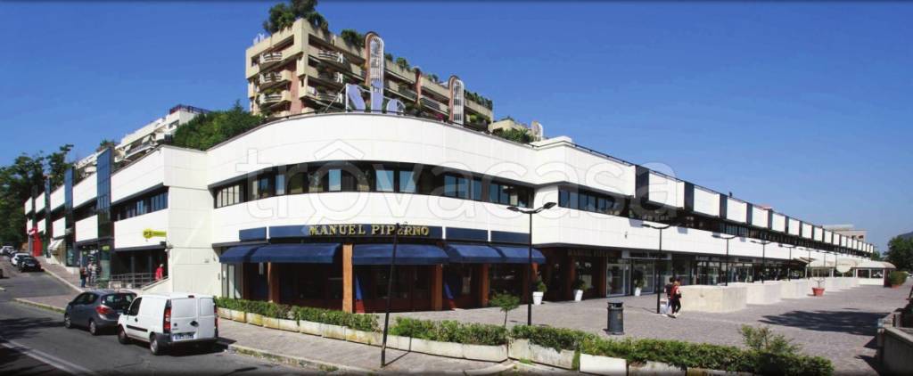 locale commerciale in affitto a Roma in zona Torrino