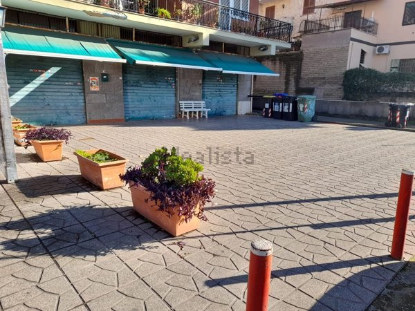 locale commerciale in affitto a Roma in zona Torre Angela