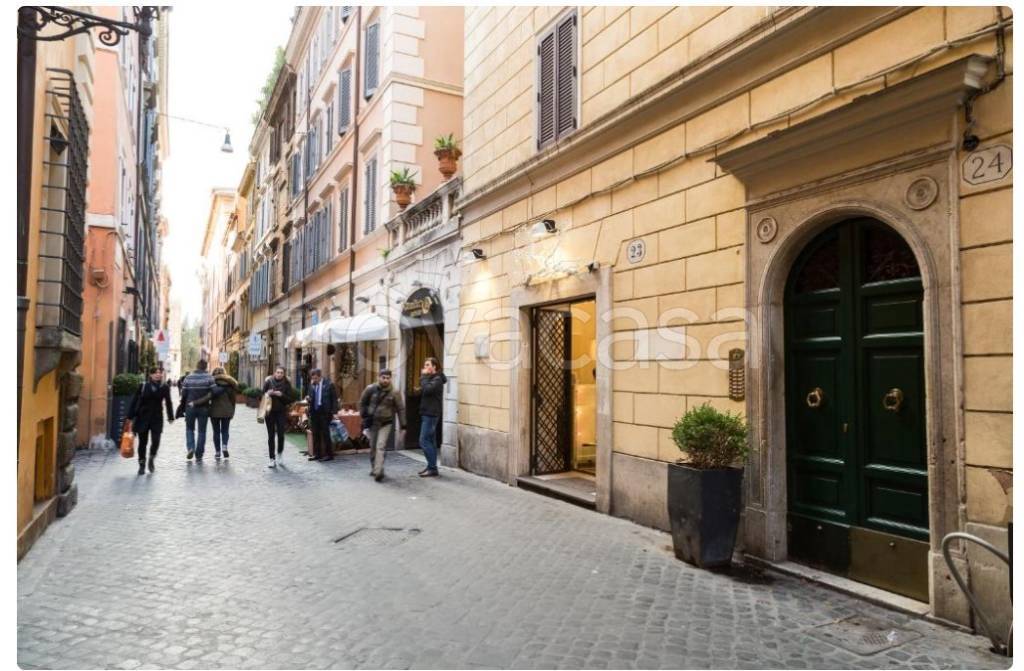 negozio in affitto a Roma in zona Trevi-Colonna