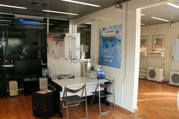 locale commerciale in affitto a Roma