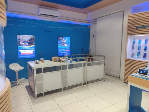 locale commerciale in affitto a Roma