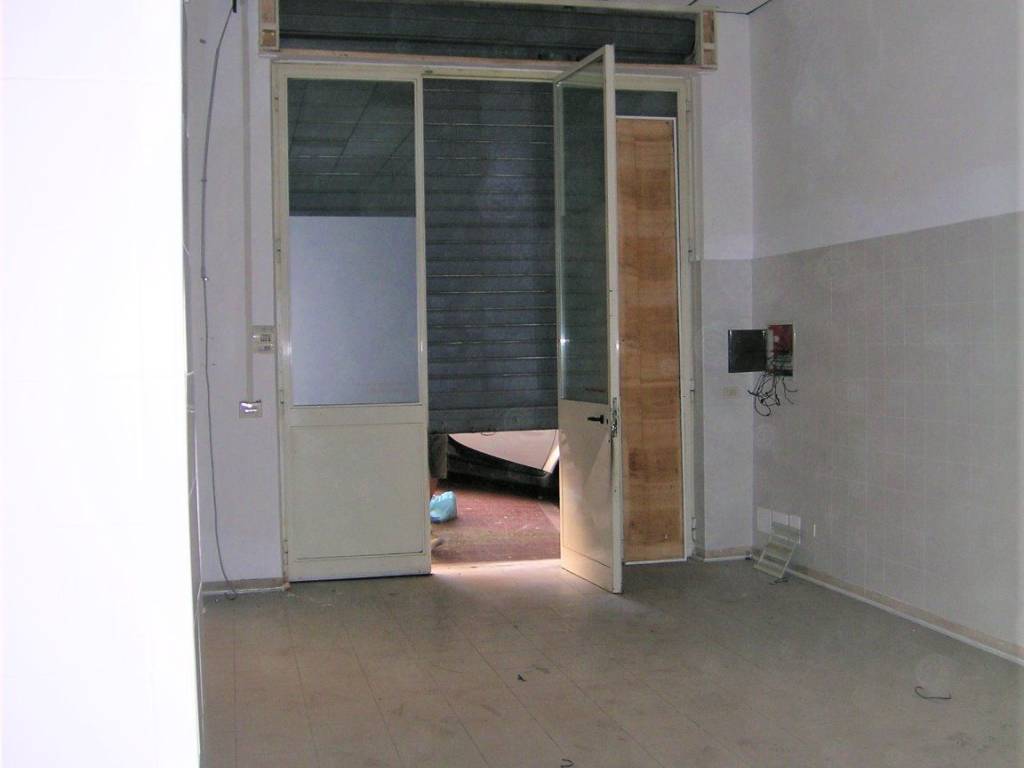 negozio in affitto a Roma in zona Appio Latino