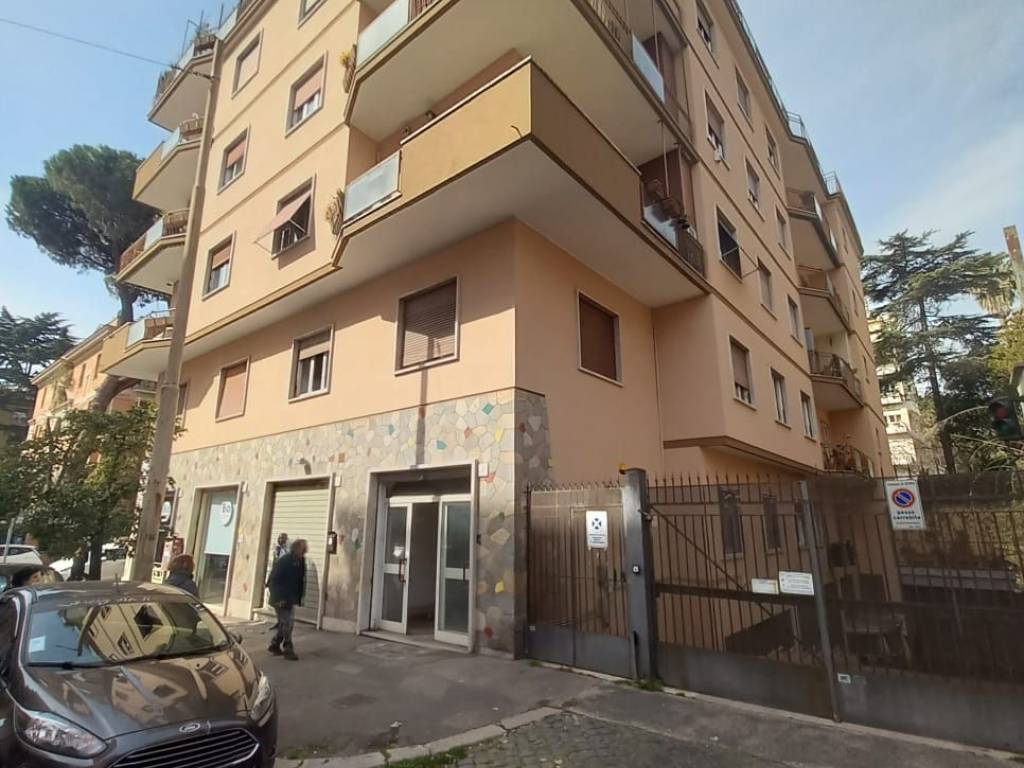 negozio in affitto a Roma in zona Trieste