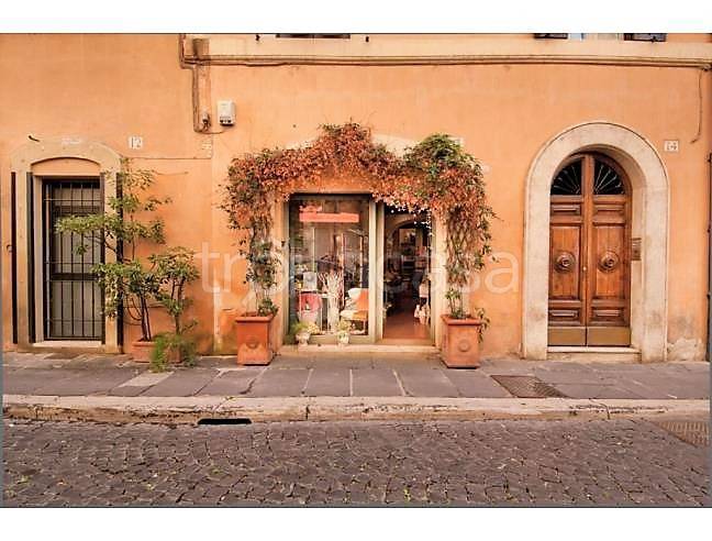 negozio in affitto a Roma in zona Rione Monti/Campitelli