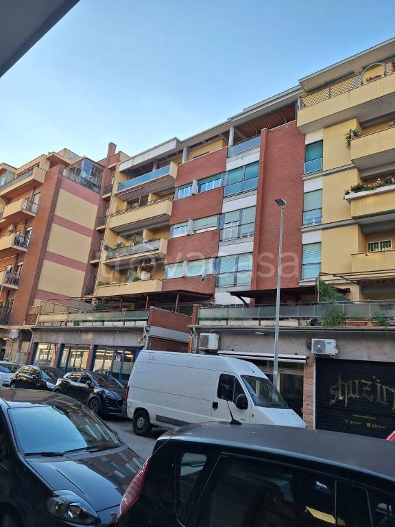 trivano in affitto a Roma in zona Ostia