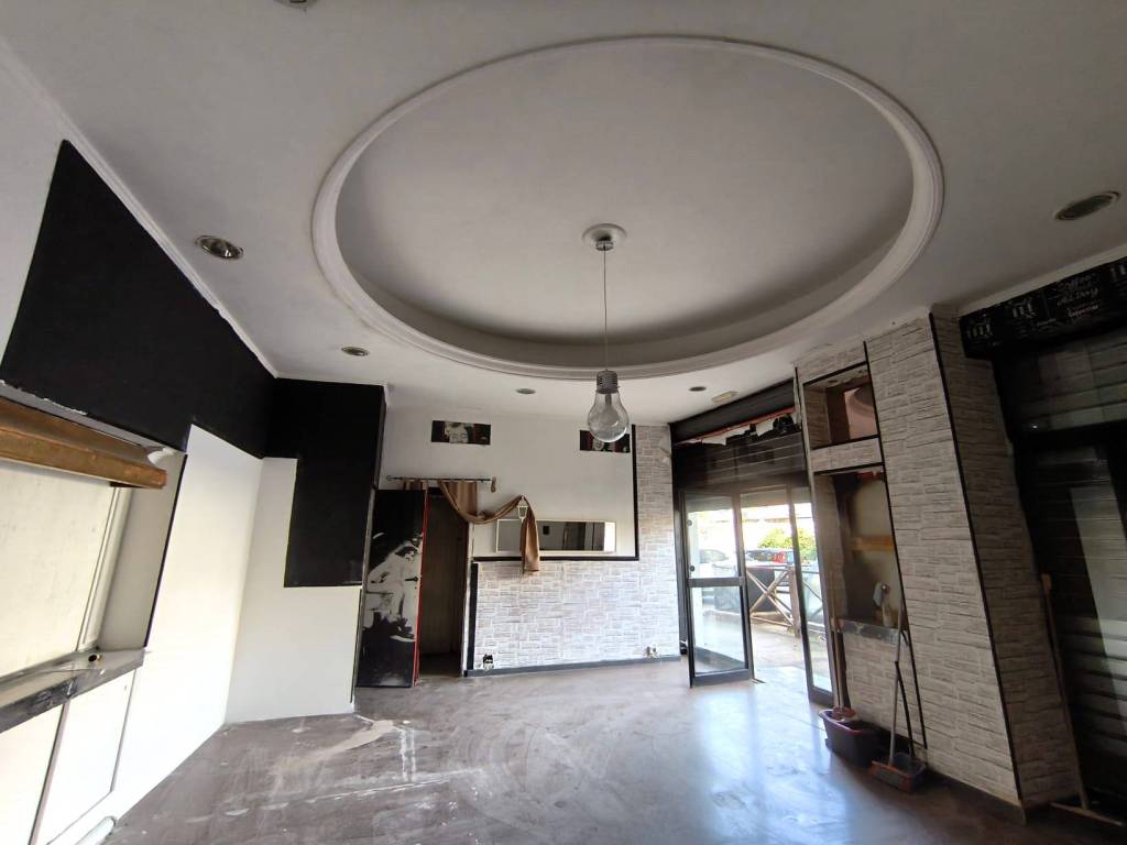 negozio in affitto a Roma in zona Appio Claudio