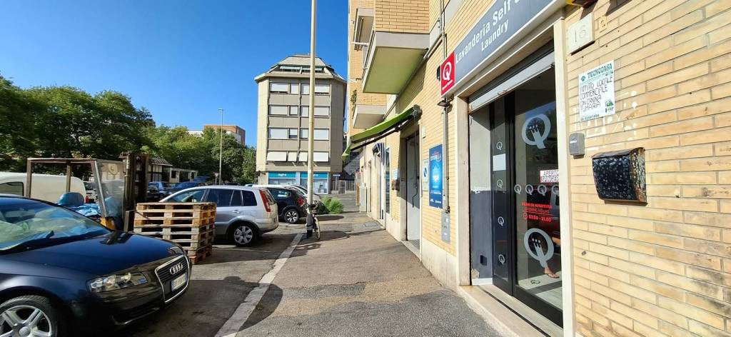 negozio in affitto a Roma in zona Ostia
