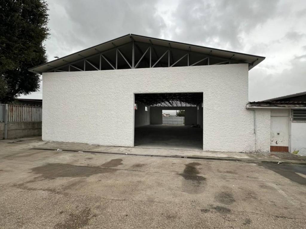 locale commerciale in affitto a Roma in zona Borghesiana