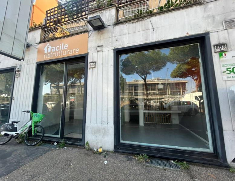 locale commerciale in affitto a Roma