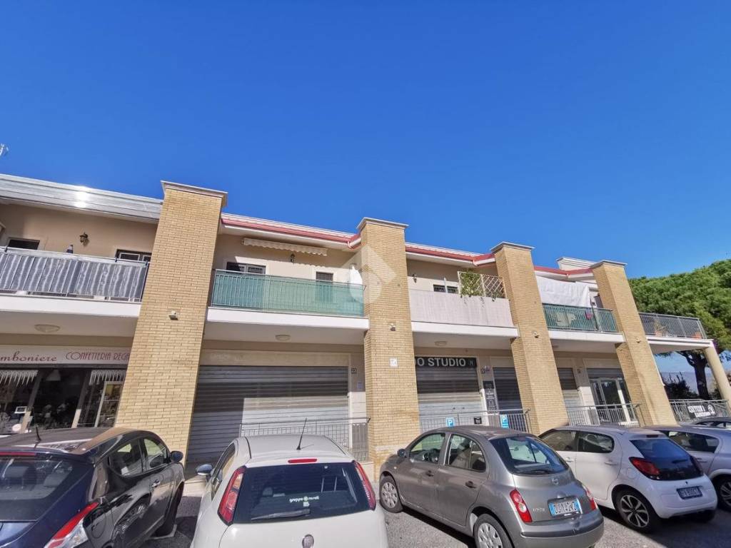 negozio in affitto a Roma in zona Castelverde