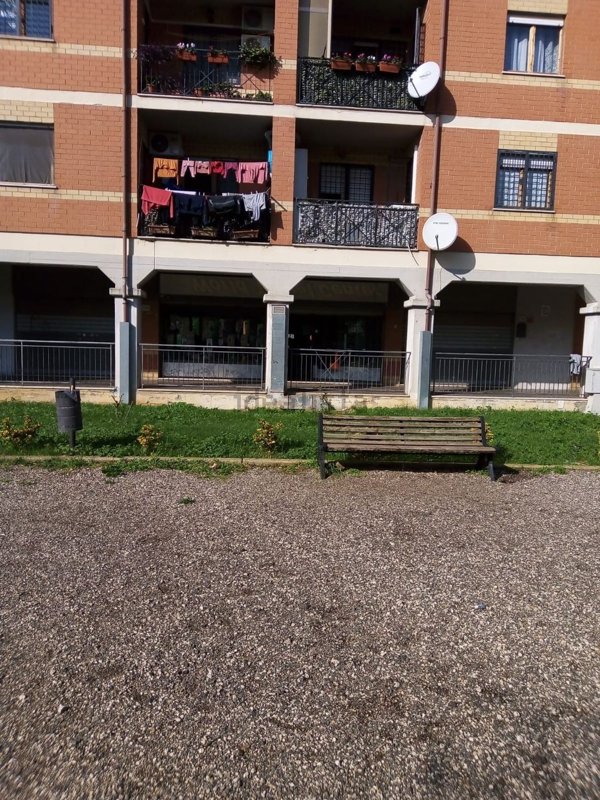 locale di sgombero in affitto a Roma in zona Tor Bella Monaca