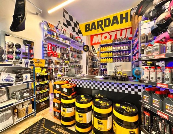 locale commerciale in affitto a Roma