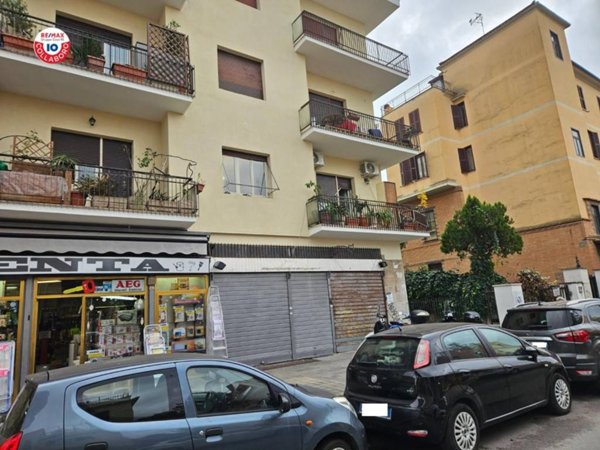 negozio in affitto a Roma in zona La Pisana