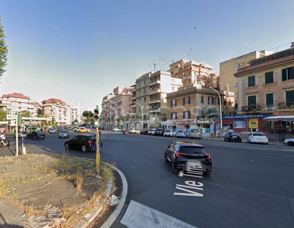 negozio in affitto a Roma in zona Monte Sacro/Talenti