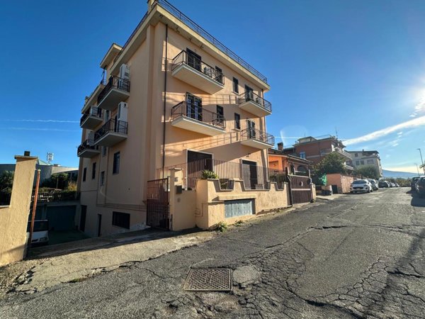 locale di sgombero in affitto a Roma in zona Casal Morena