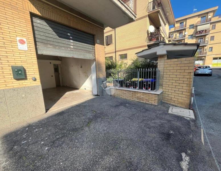 locale commerciale in affitto a Roma in zona Ottavia