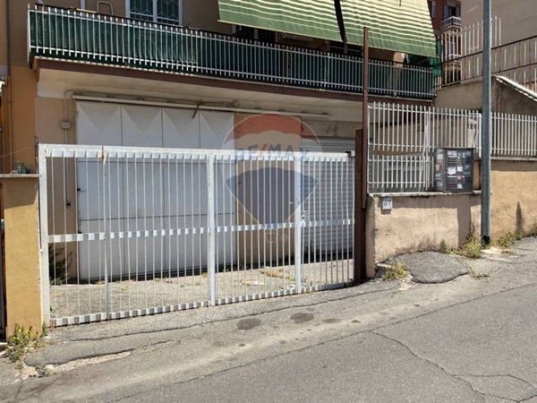 negozio in affitto a Roma in zona Torre Maura