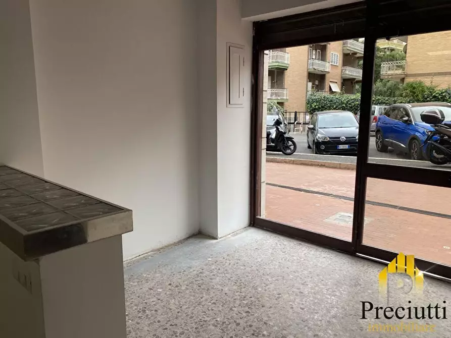 negozio in affitto a Roma