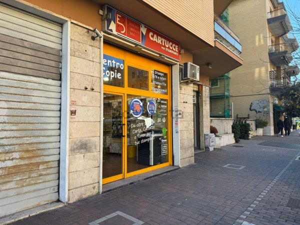 negozio in affitto a Roma in zona Ostia