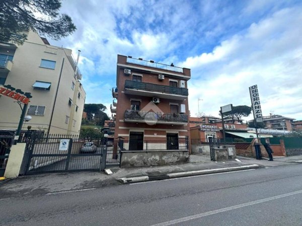 negozio in affitto a Roma in zona La Pisana