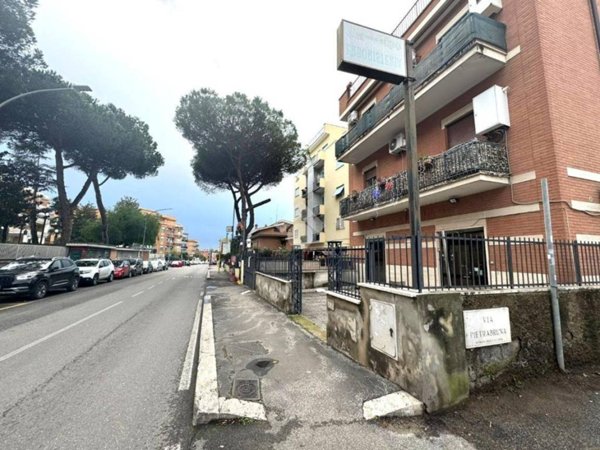 negozio in affitto a Roma in zona La Pisana