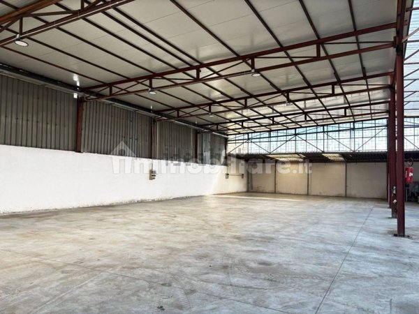 locale di sgombero in affitto a Roma